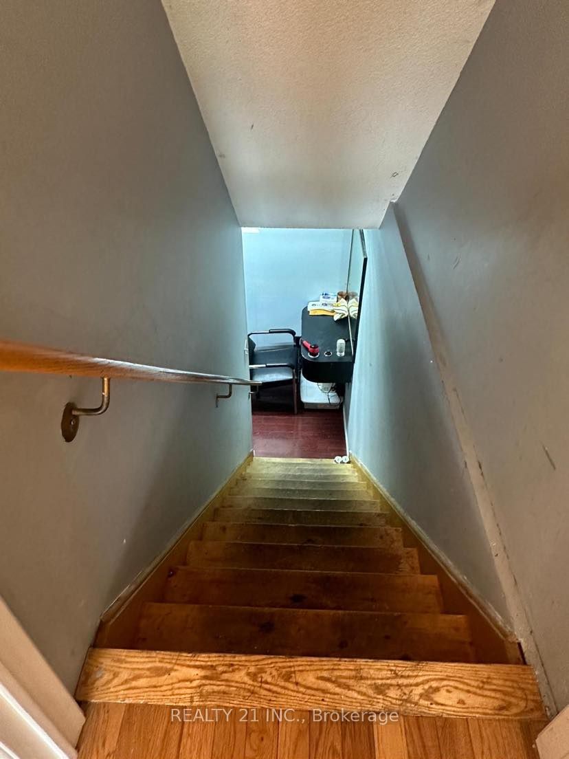 19 Warner Ave Avenue E