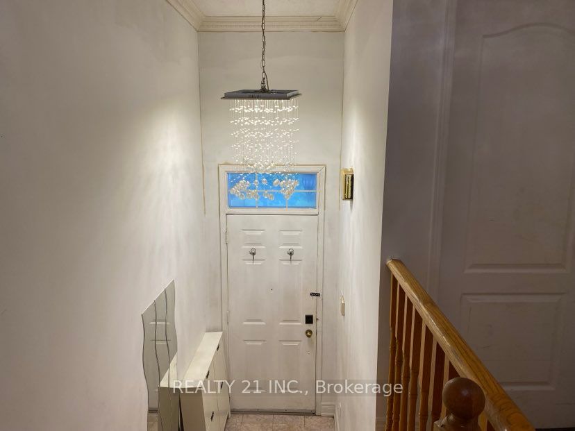19 Warner Ave Avenue E