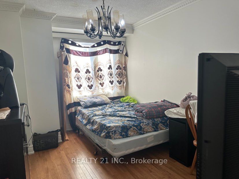 19 Warner Ave Avenue E