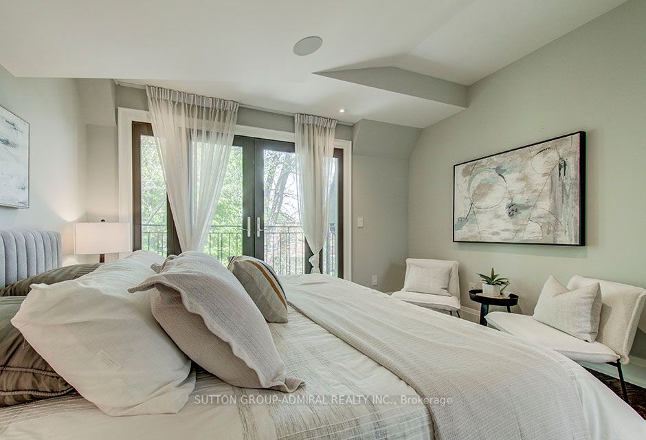100 Parklea Dr