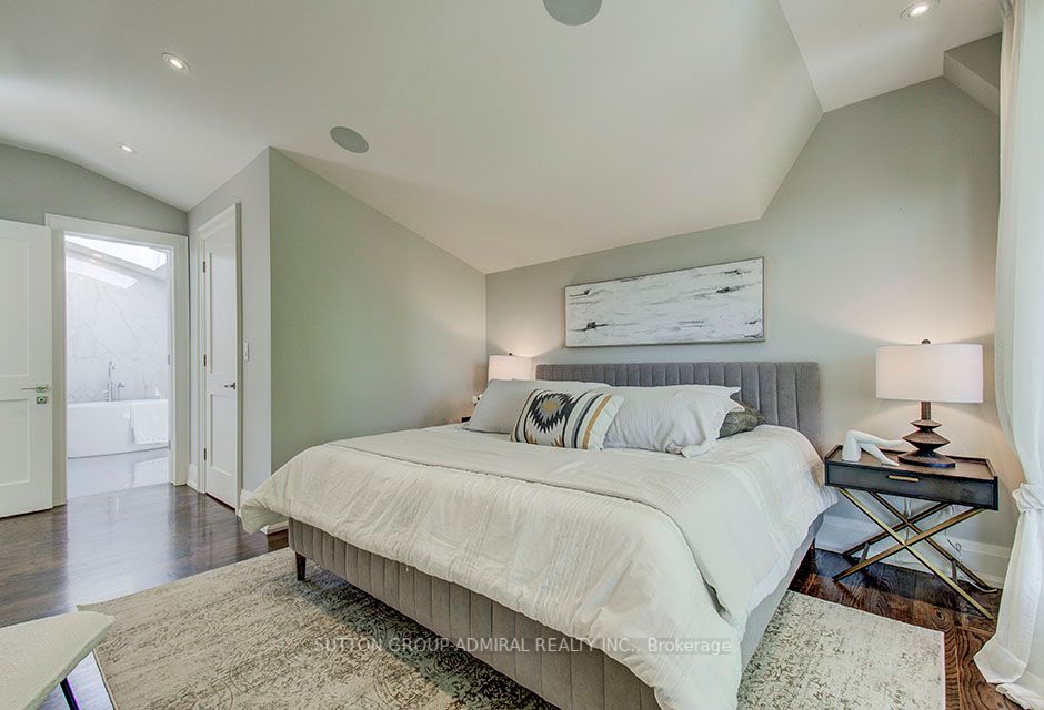 100 Parklea Dr