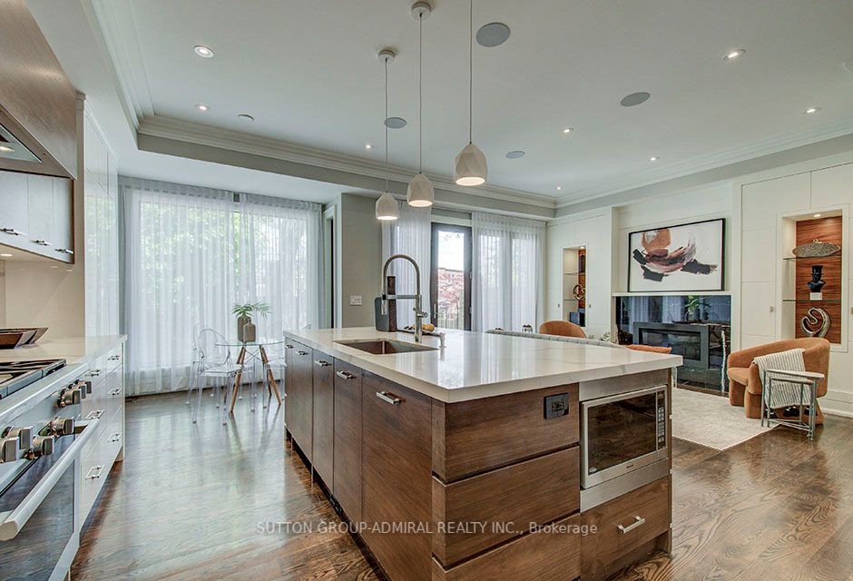 100 Parklea Dr
