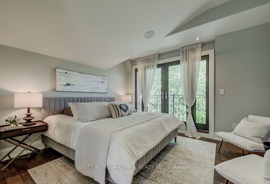 100 Parklea Dr