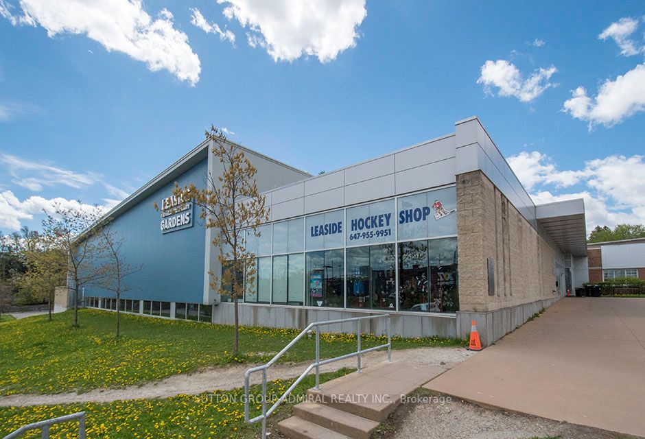 100 Parklea Dr