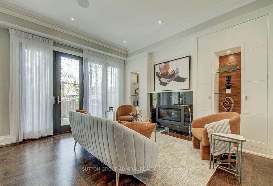 100 Parklea Dr