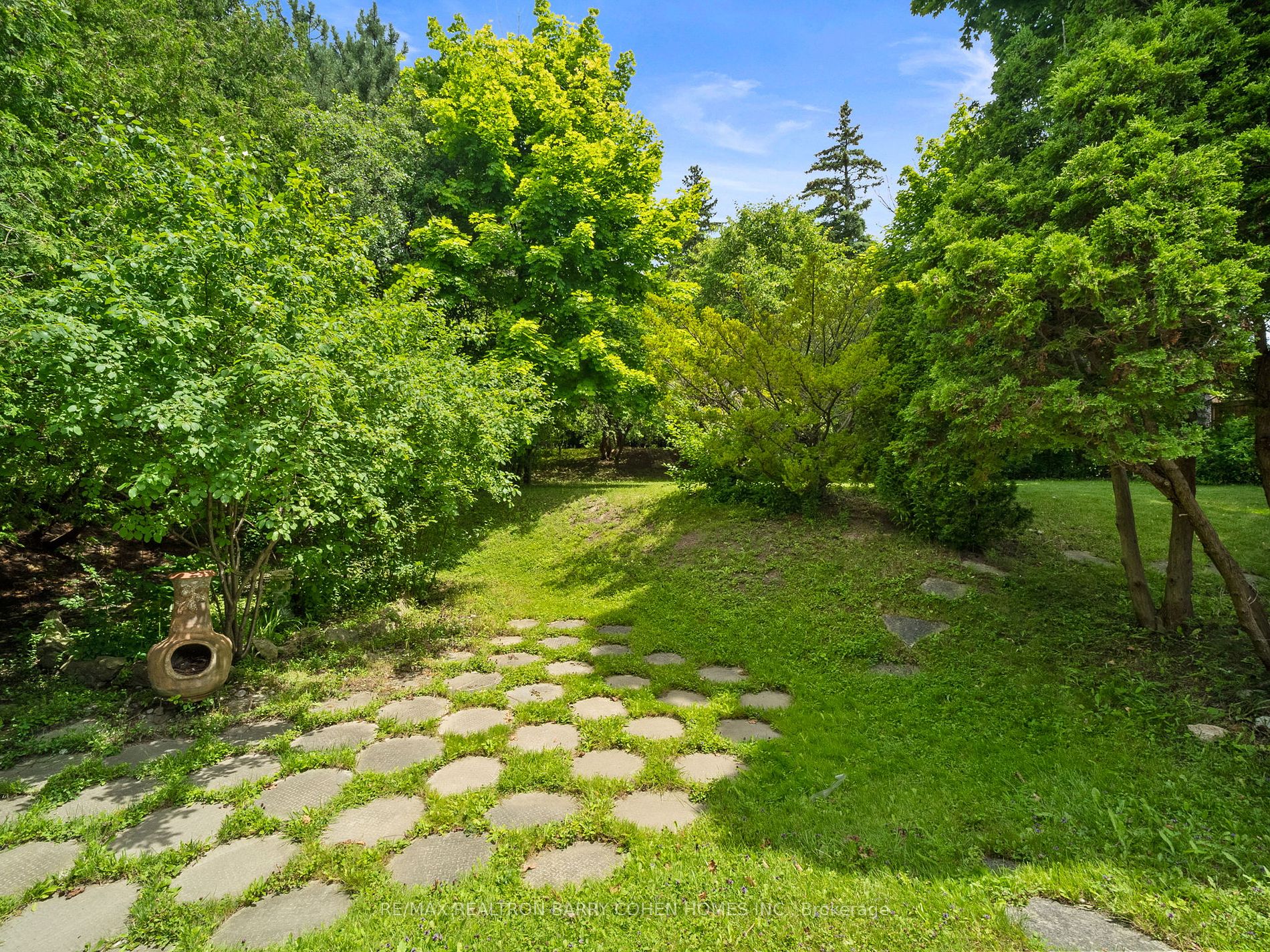 120 Laurentide Dr