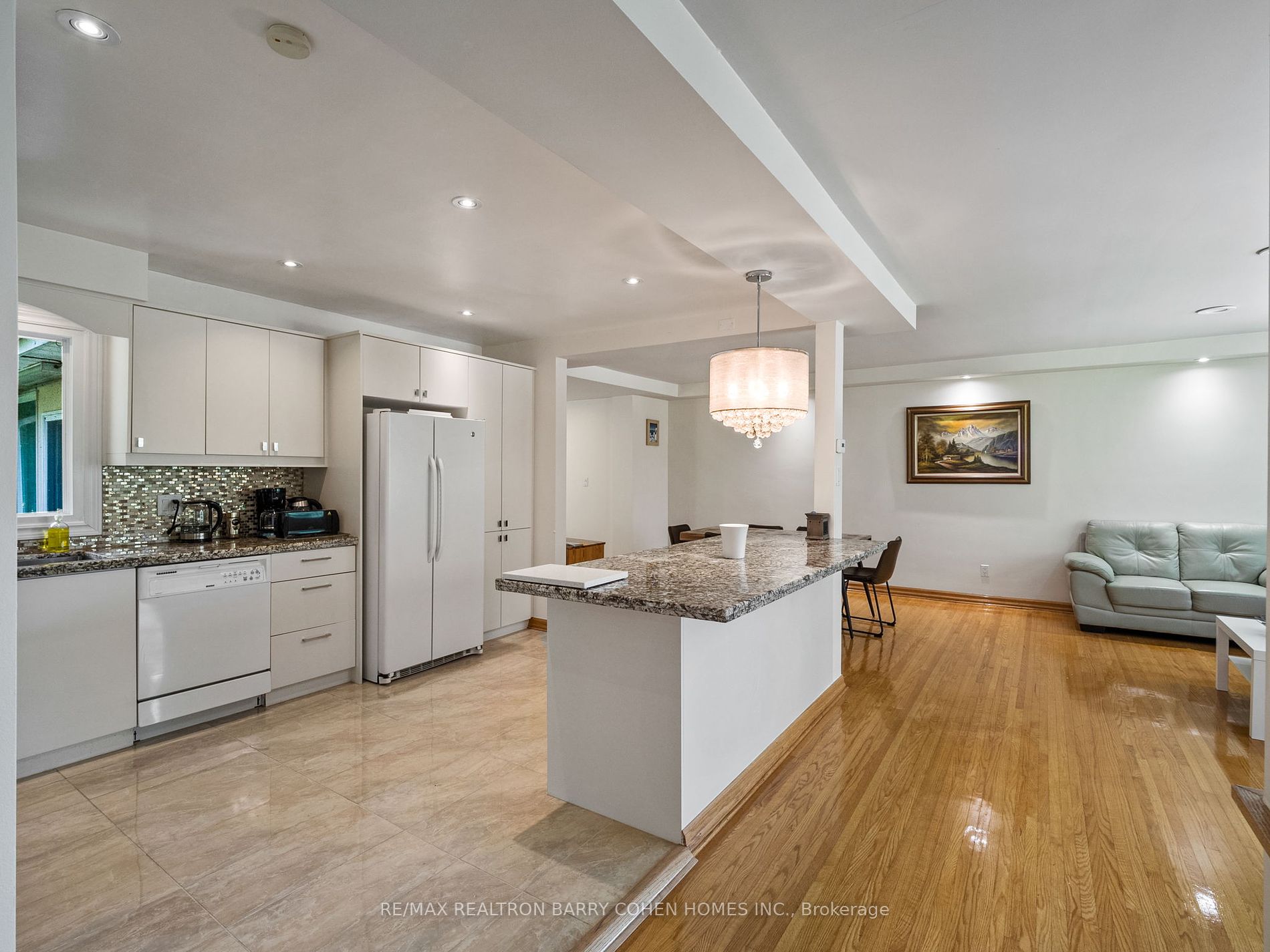 120 Laurentide Dr