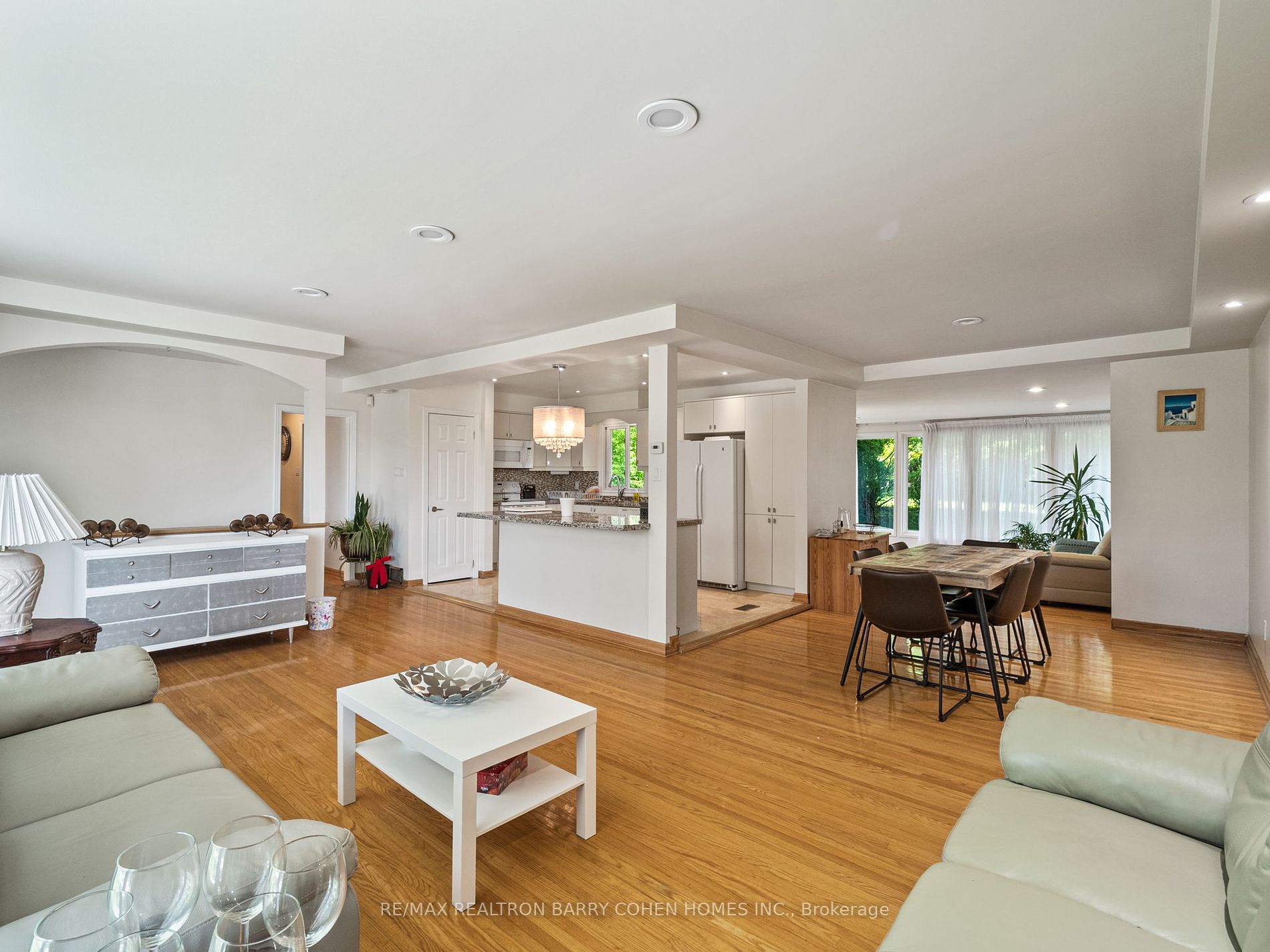 120 Laurentide Dr