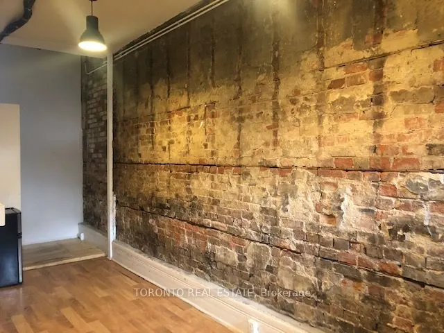242 Carlton St