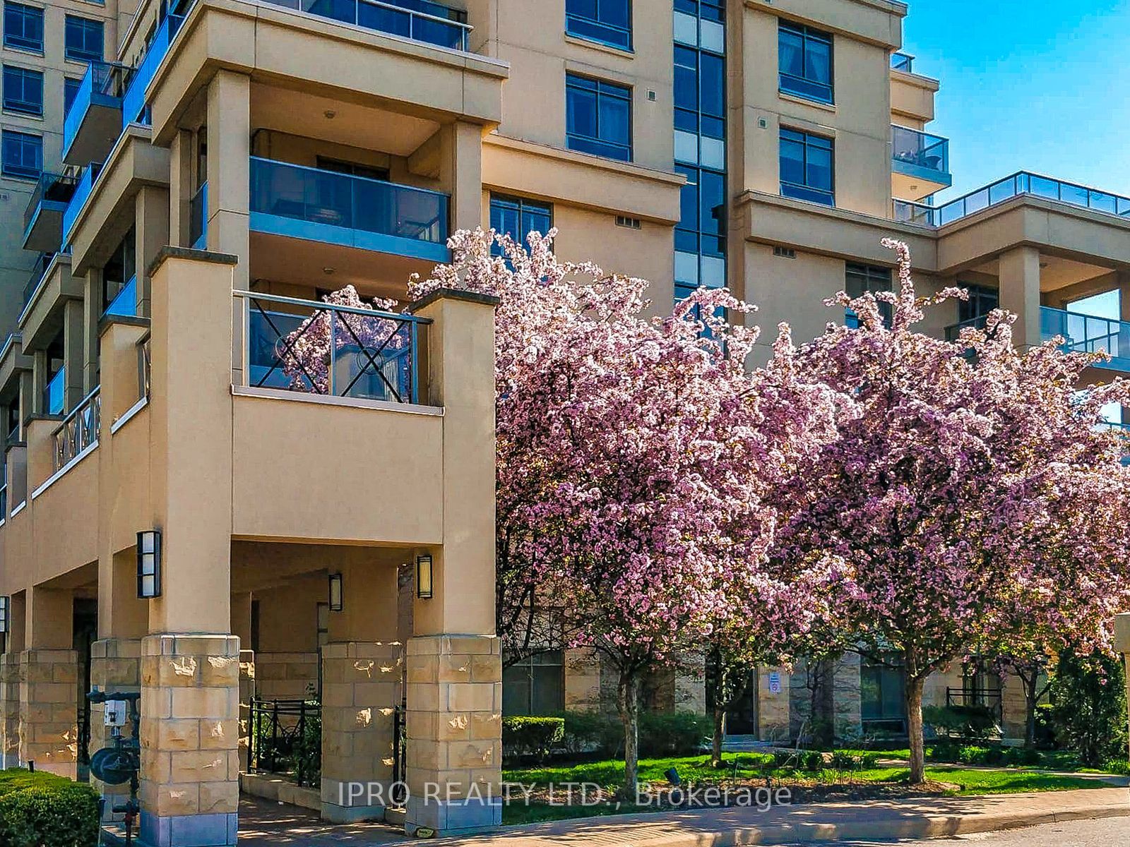 18 Kenaston Gdns, #103