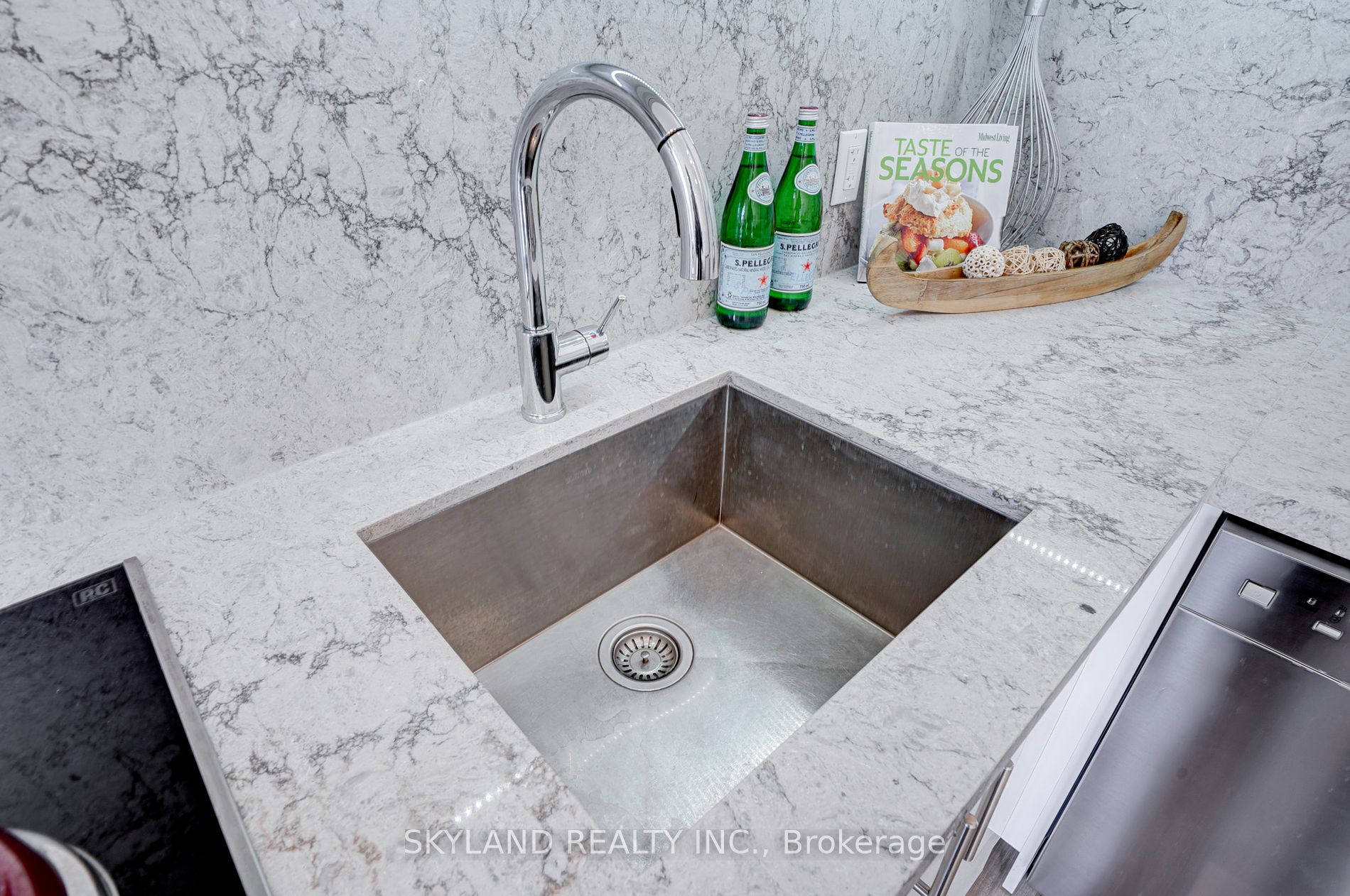 57 Finch Ave W, #41