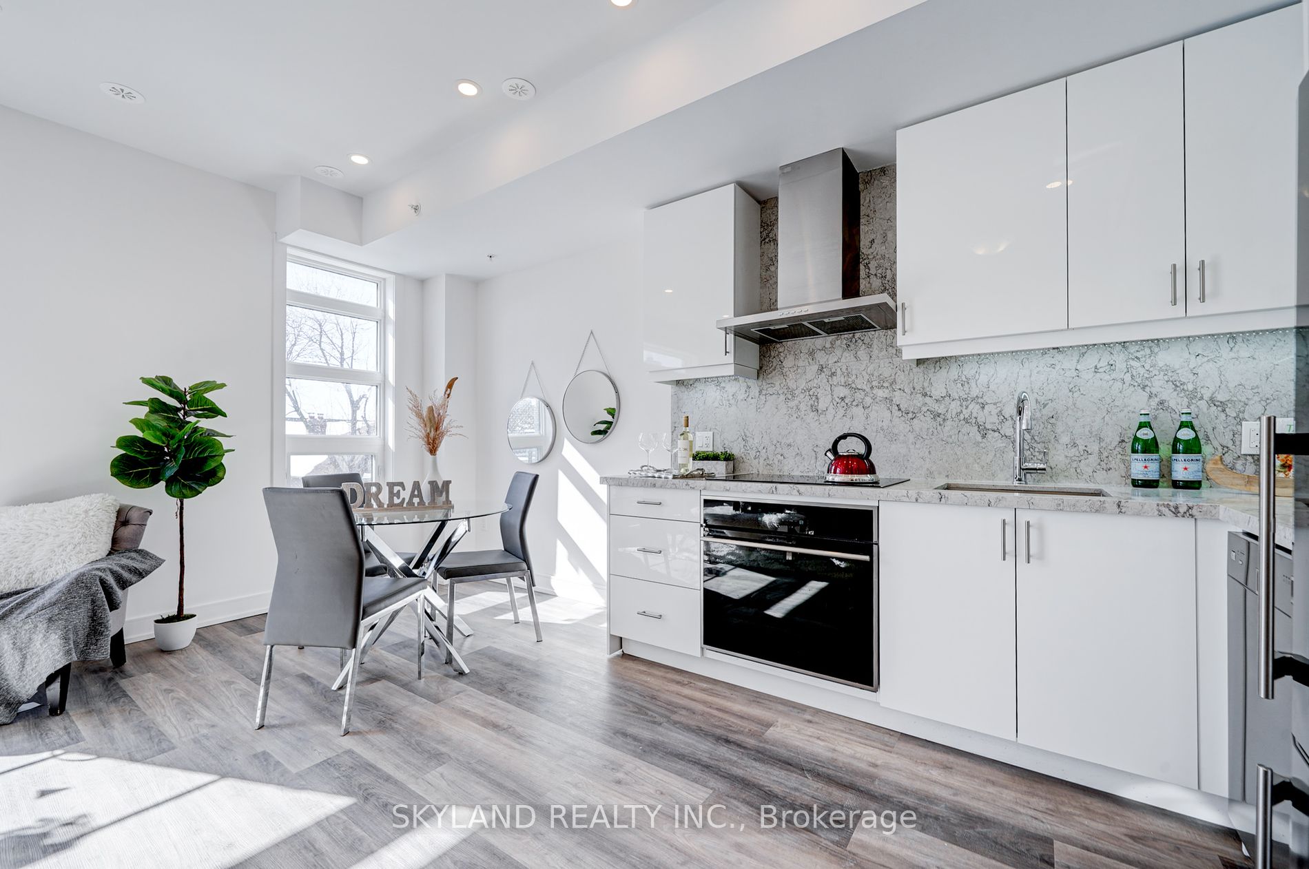 57 Finch Ave W, #41
