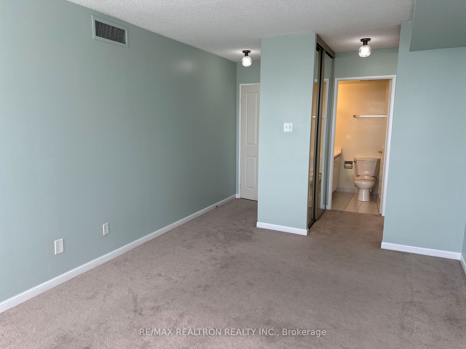 1121 Steeles Avenue W, #802