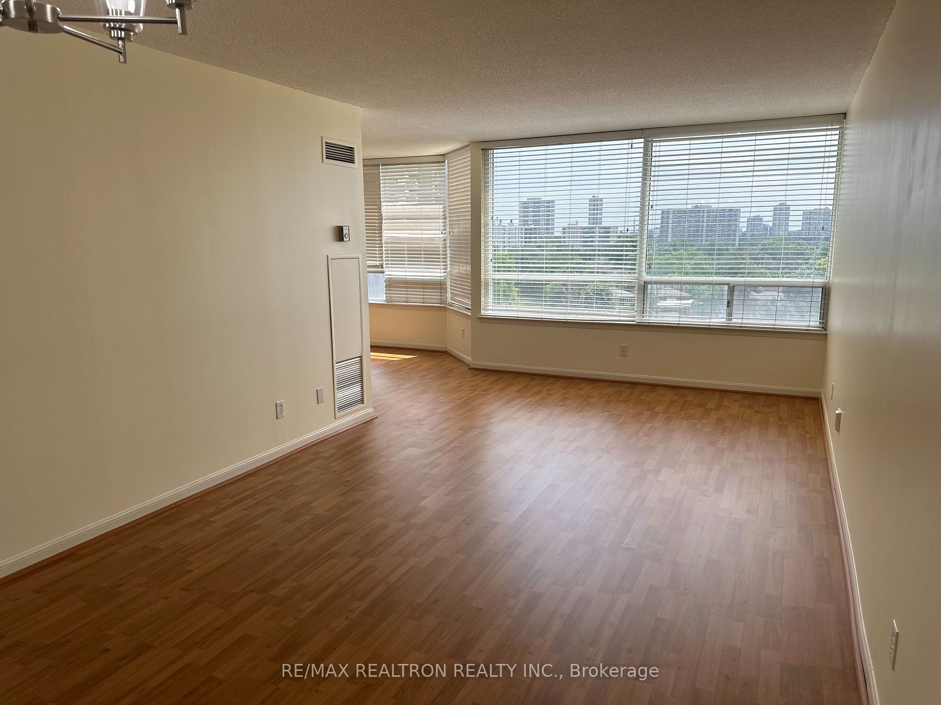 1121 Steeles Avenue W, #802