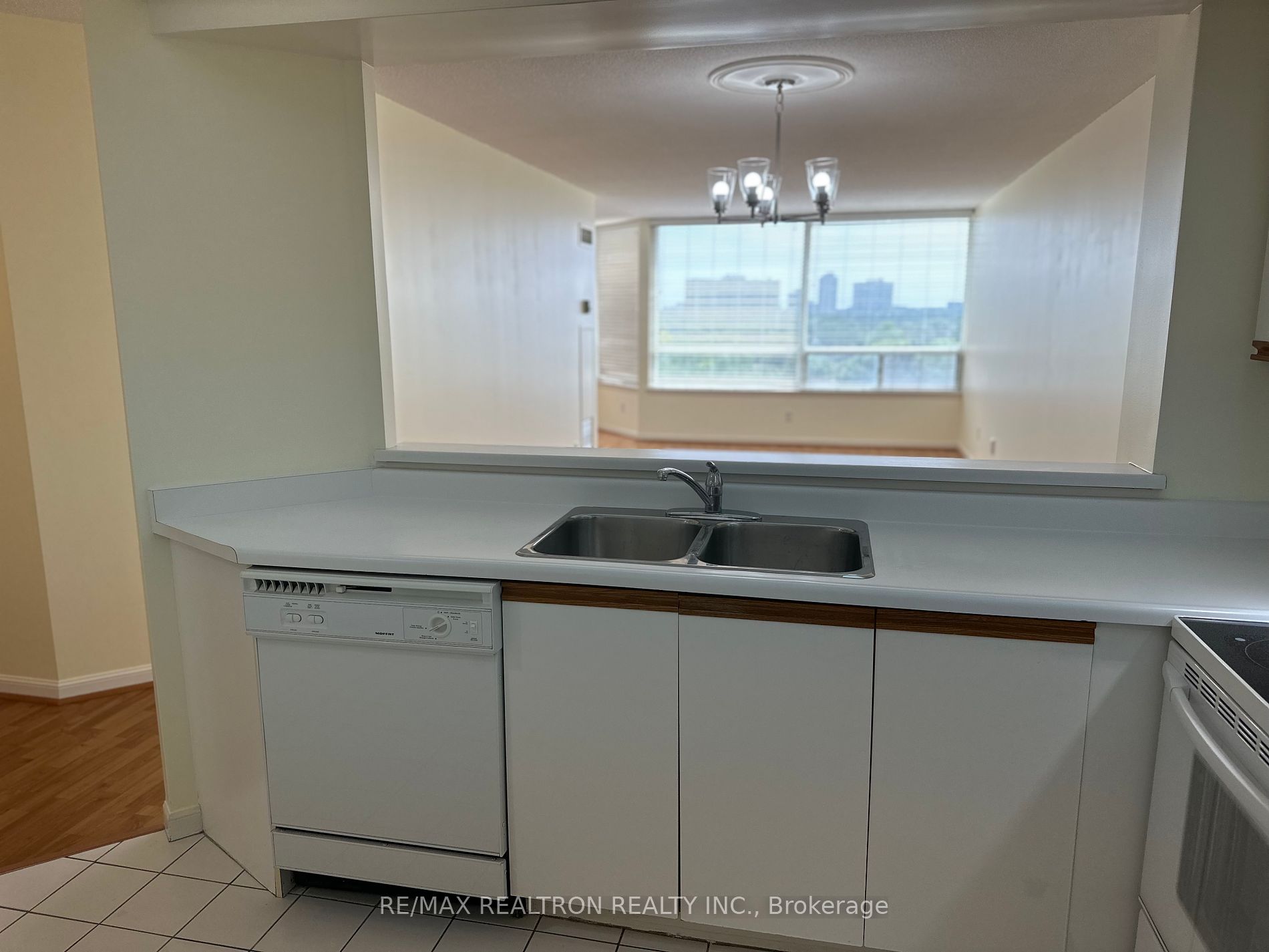 1121 Steeles Avenue W, #802