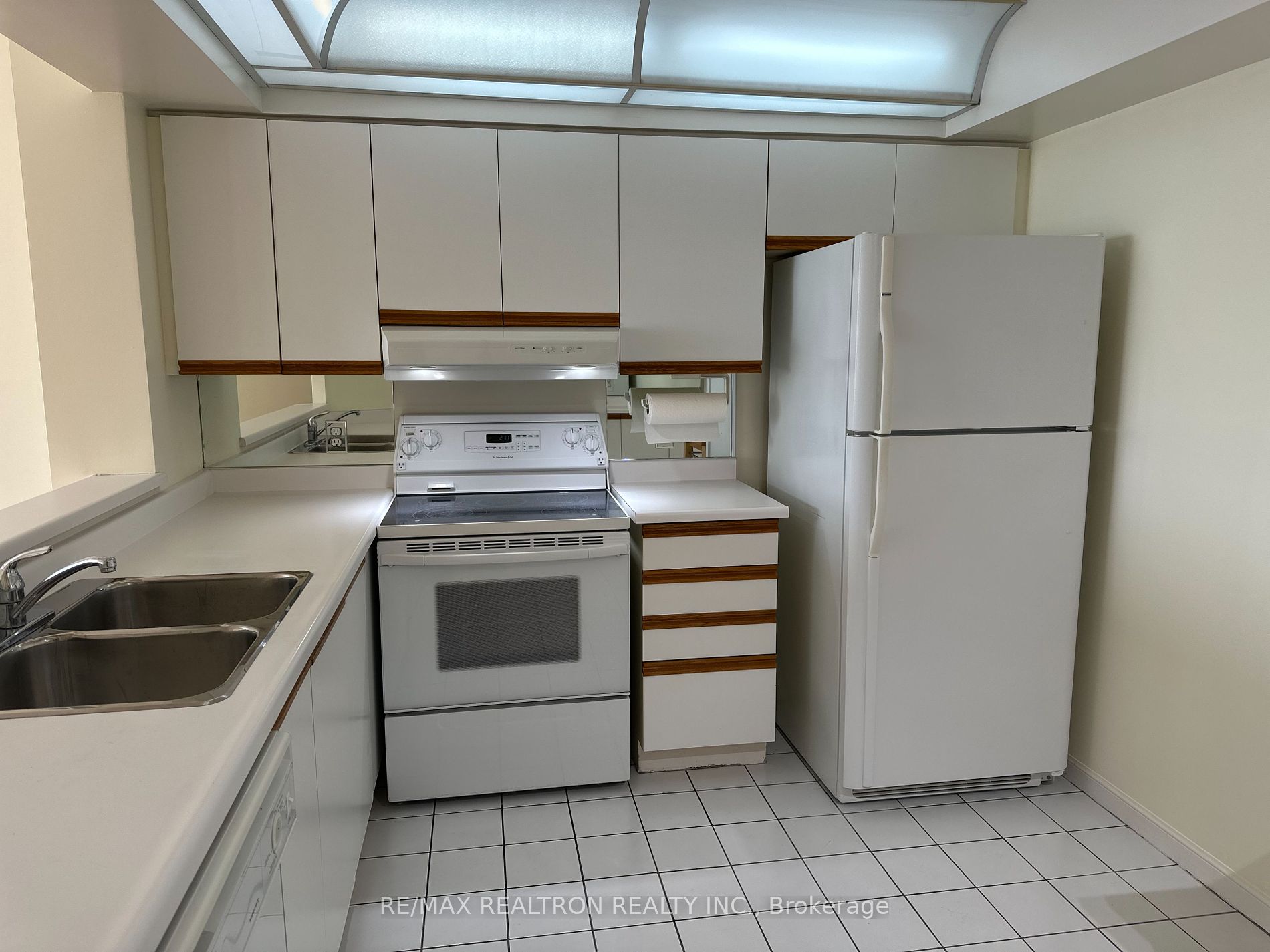 1121 Steeles Avenue W, #802