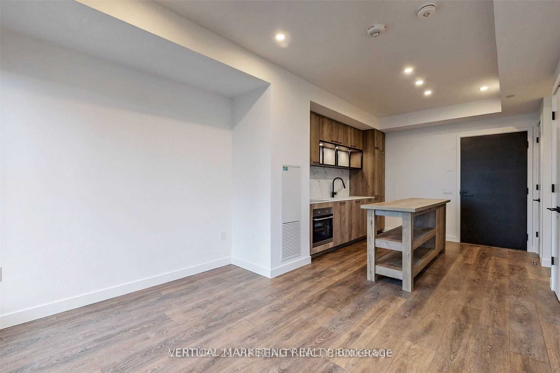 505 Richmond St W, #815