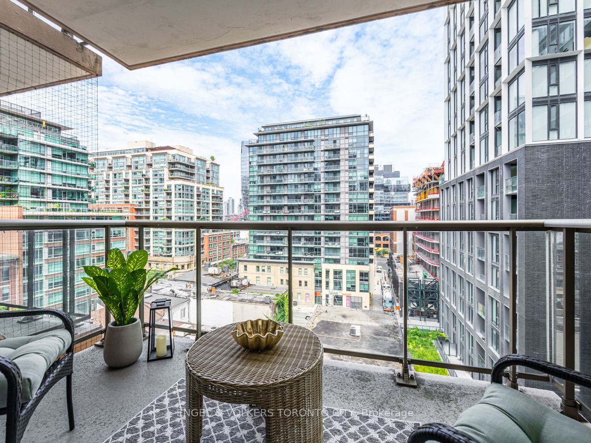159 Frederick St, #902