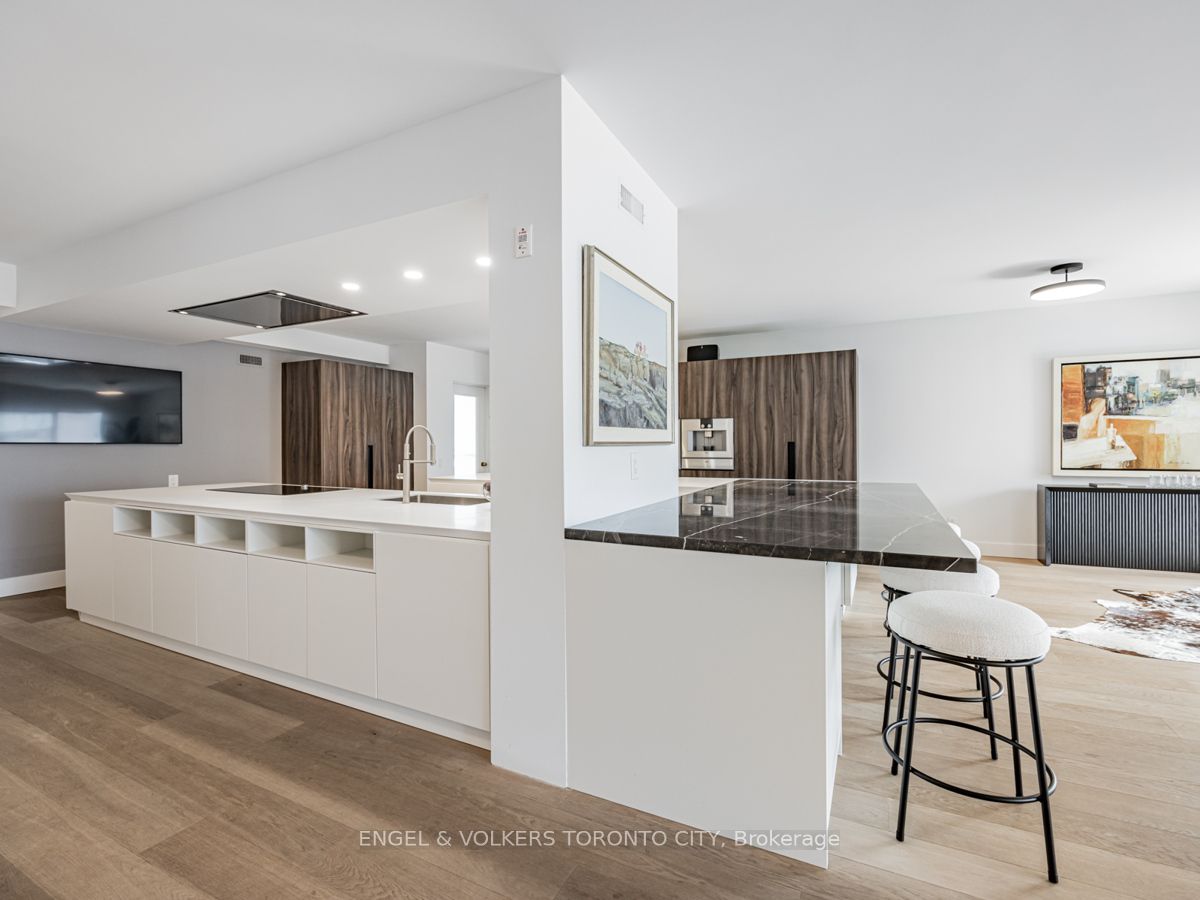 159 Frederick St, #902