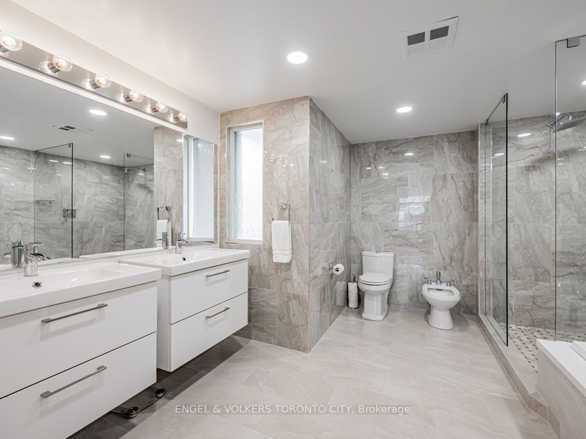 159 Frederick St, #902