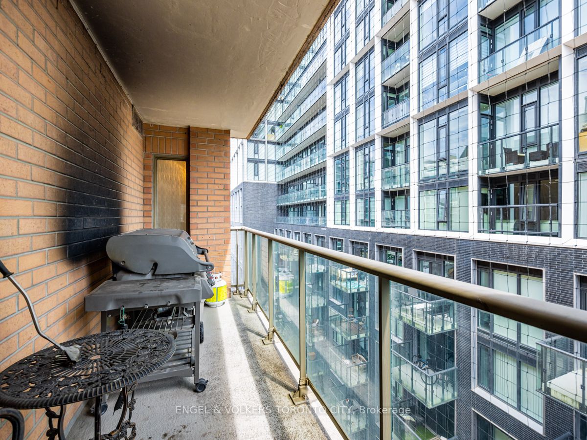 159 Frederick St, #902