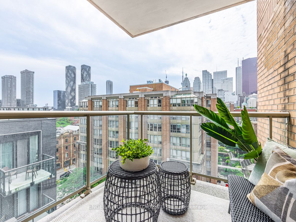 159 Frederick St, #902