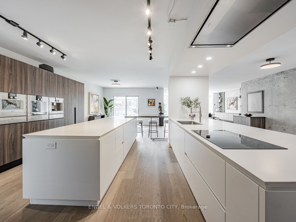 159 Frederick St, #902