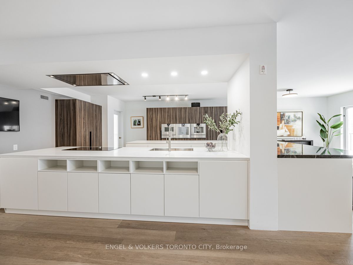 159 Frederick St, #902