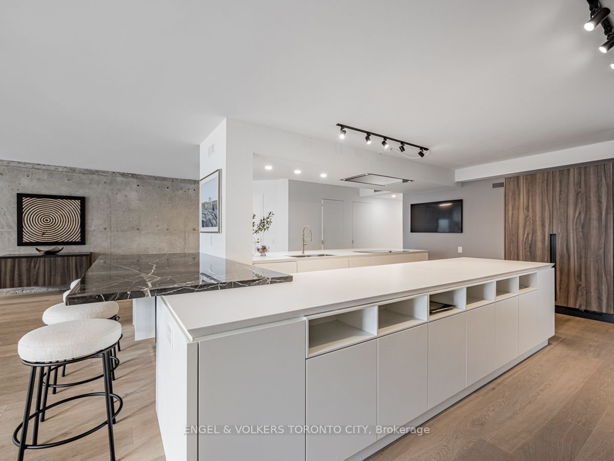 159 Frederick St, #902