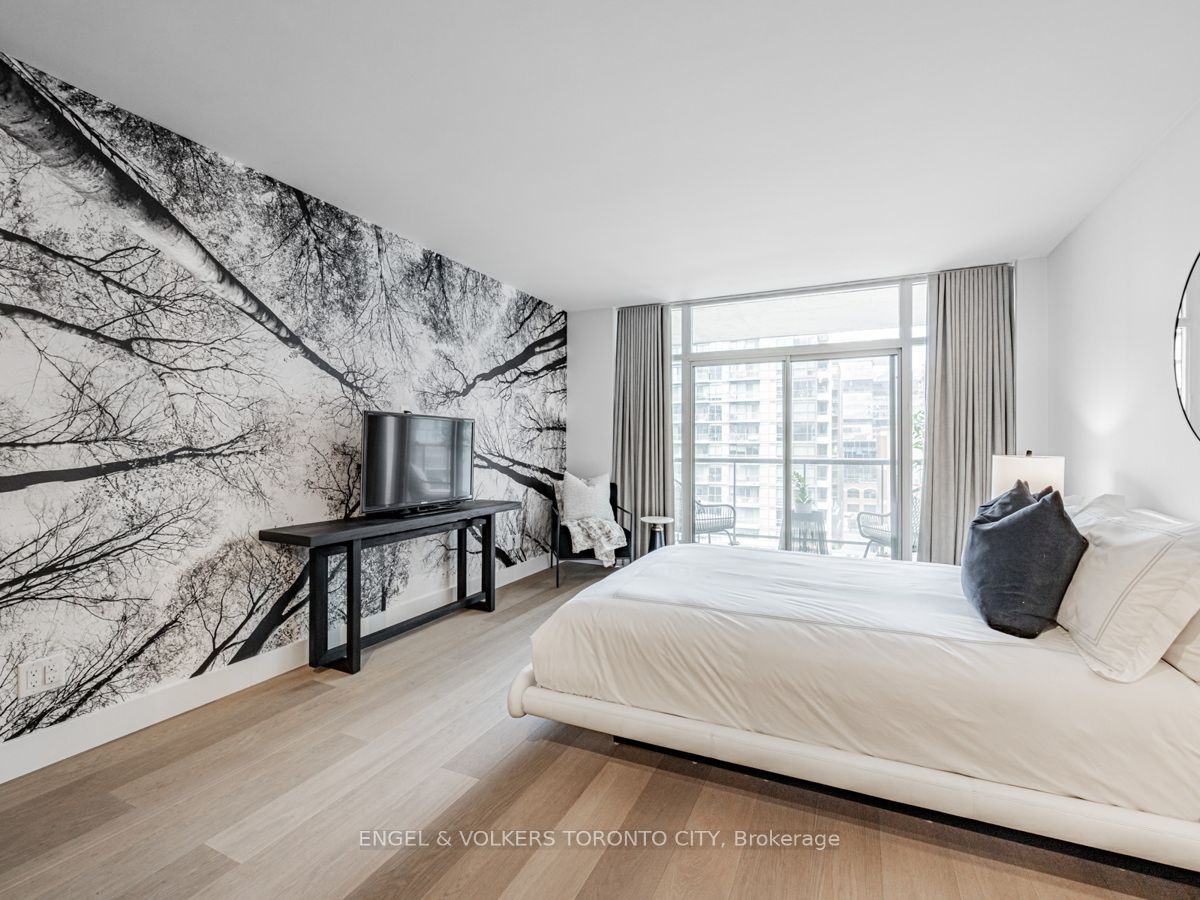 159 Frederick St, #902