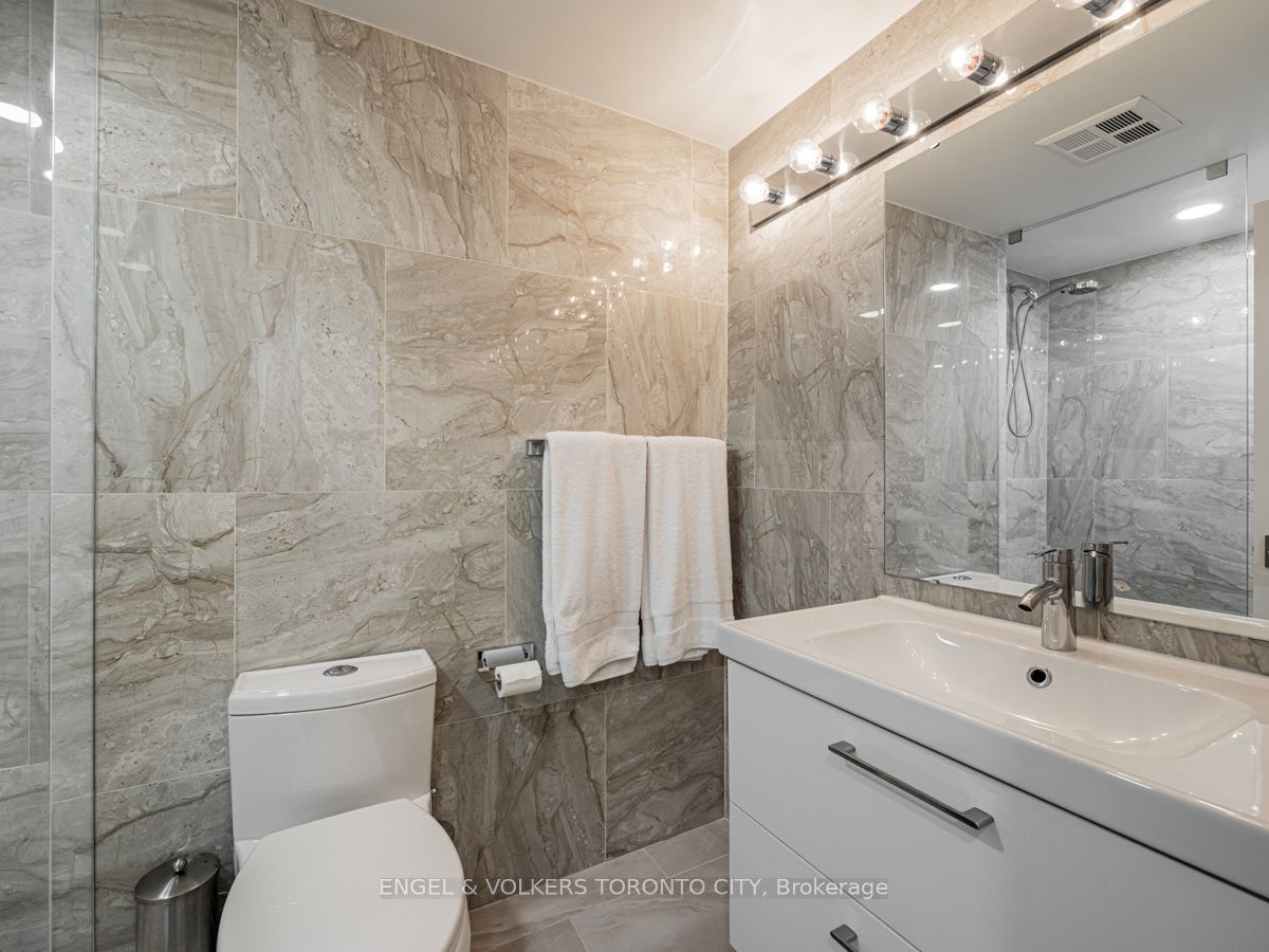 159 Frederick St, #902