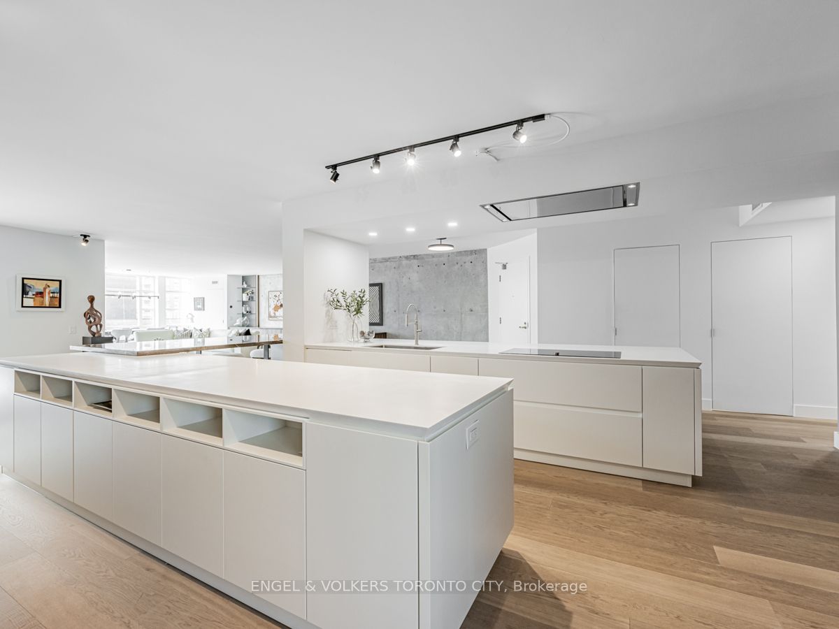 159 Frederick St, #902
