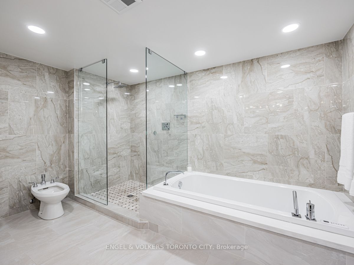 159 Frederick St, #902