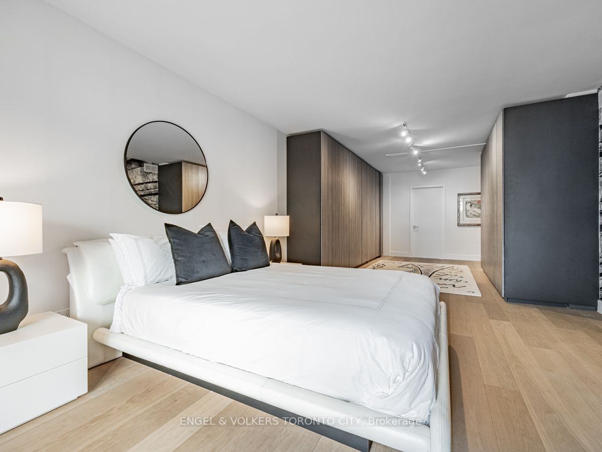 159 Frederick St, #902