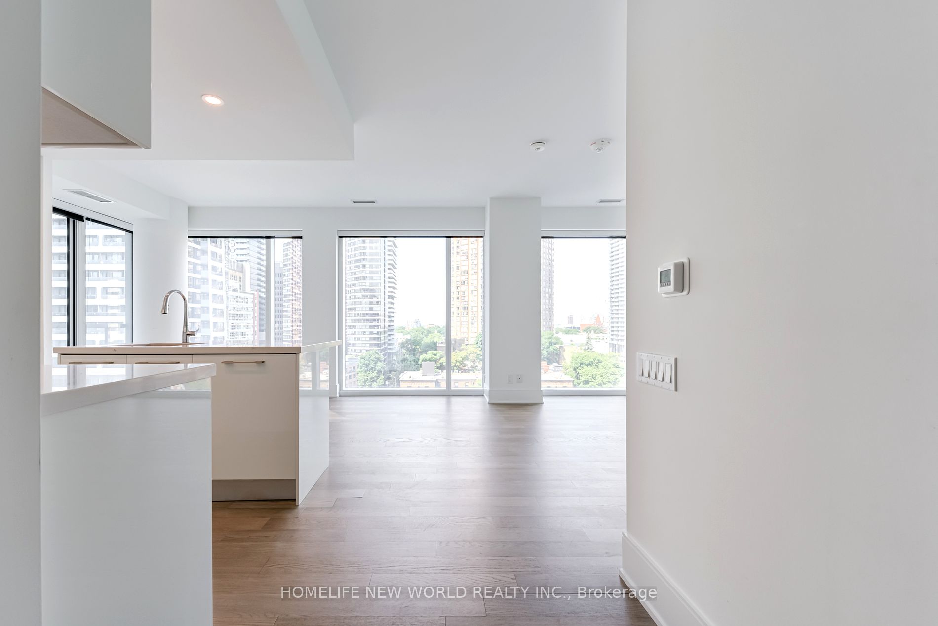 1 Gloucester Street #915