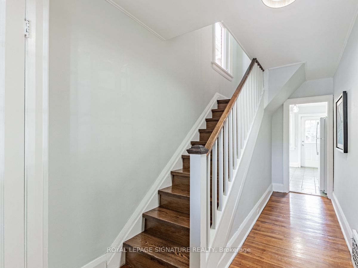 89 Lawrence Ave W