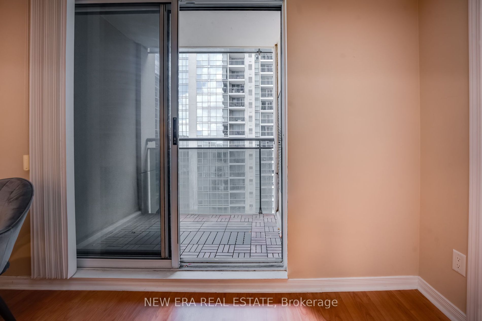 155 Beecroft Rd, #1112