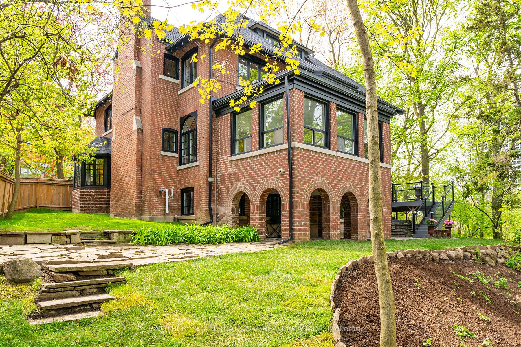 379 Walmer Rd