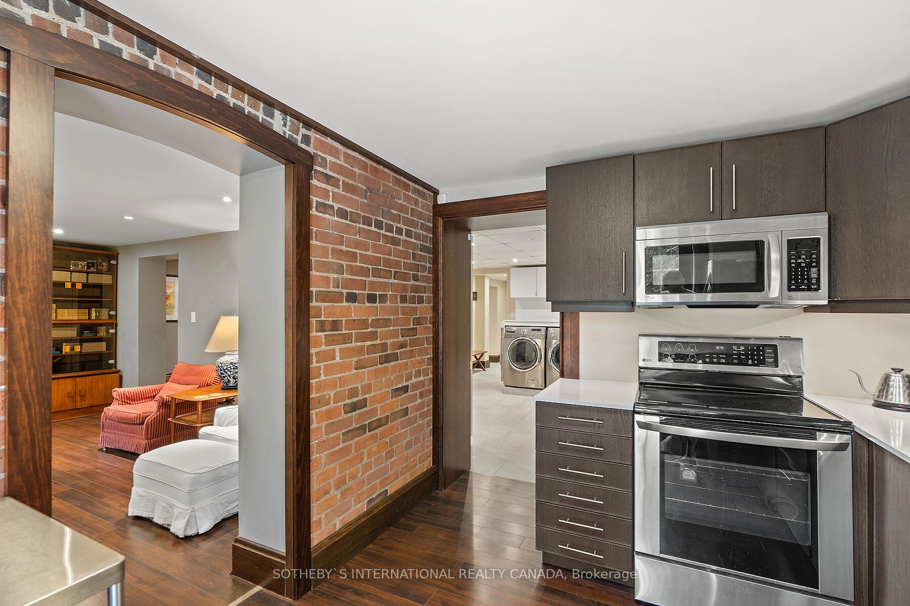 379 Walmer Rd