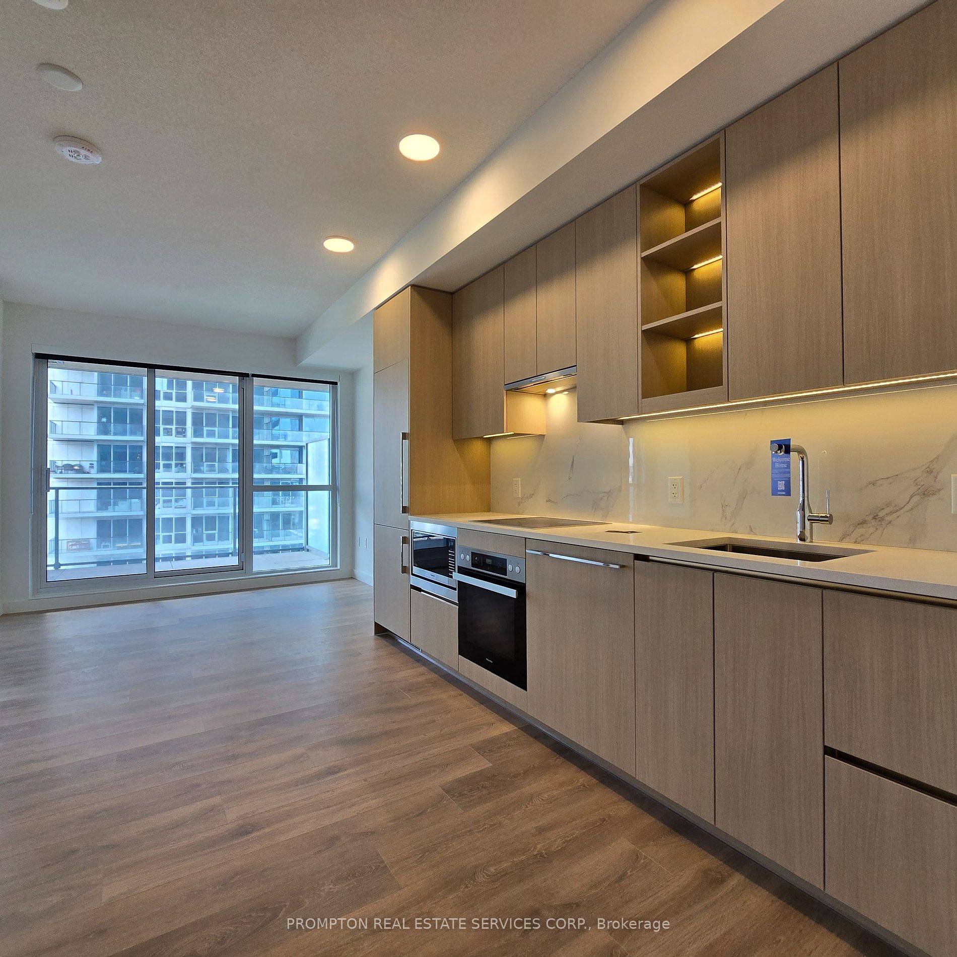 27 Mcmahon Dr, #1115