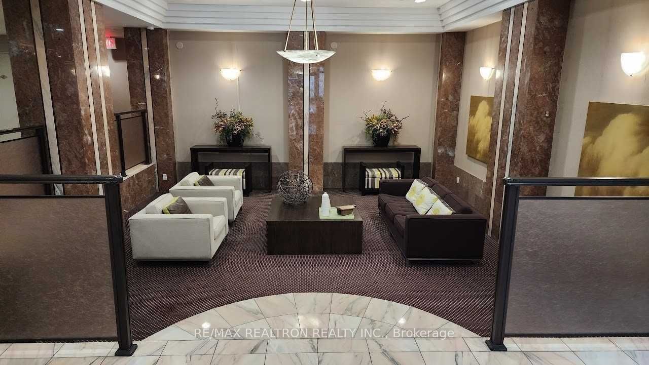 7 Broadway Avenue #211