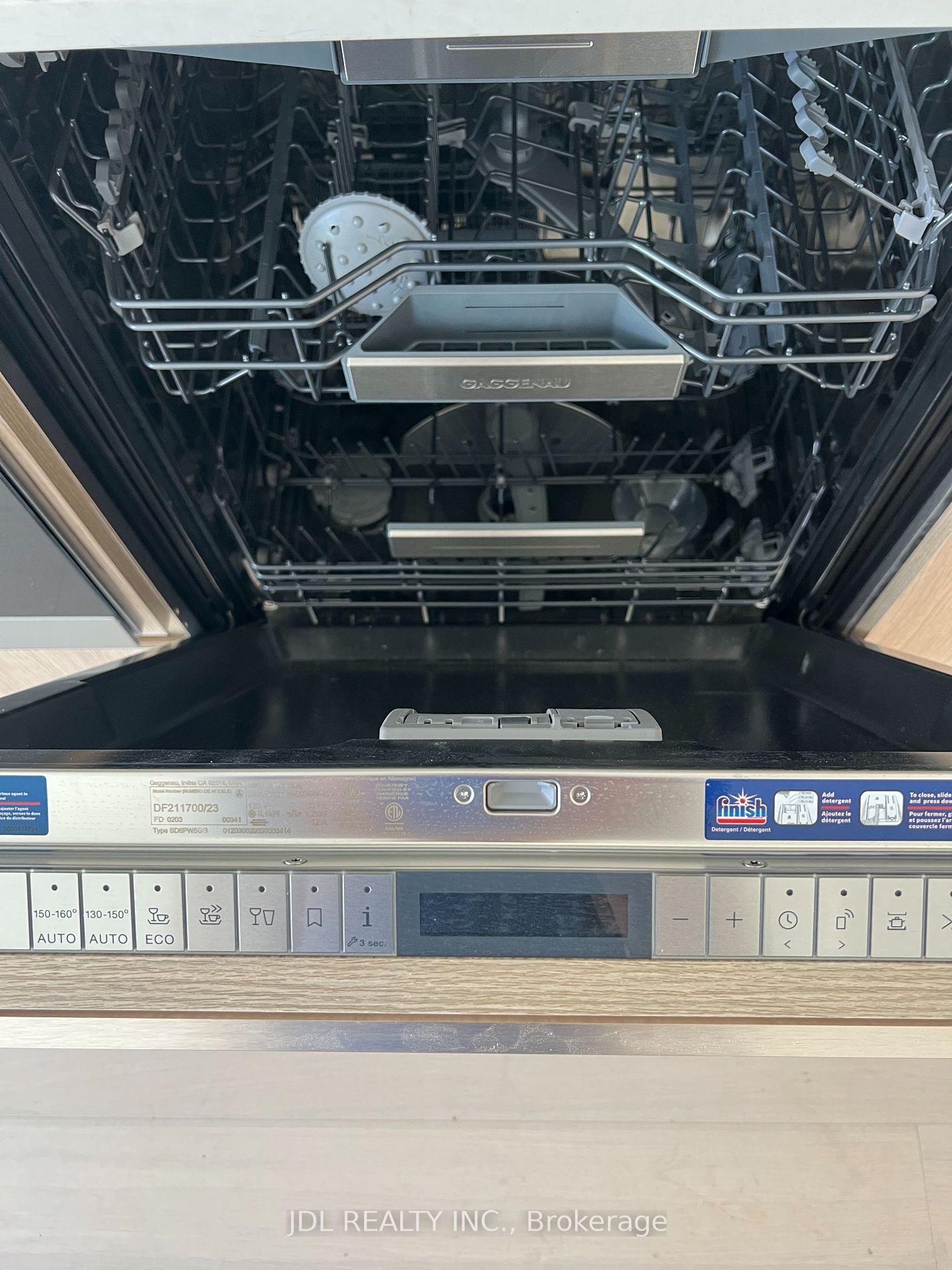 81 Wellesley St E, #1307