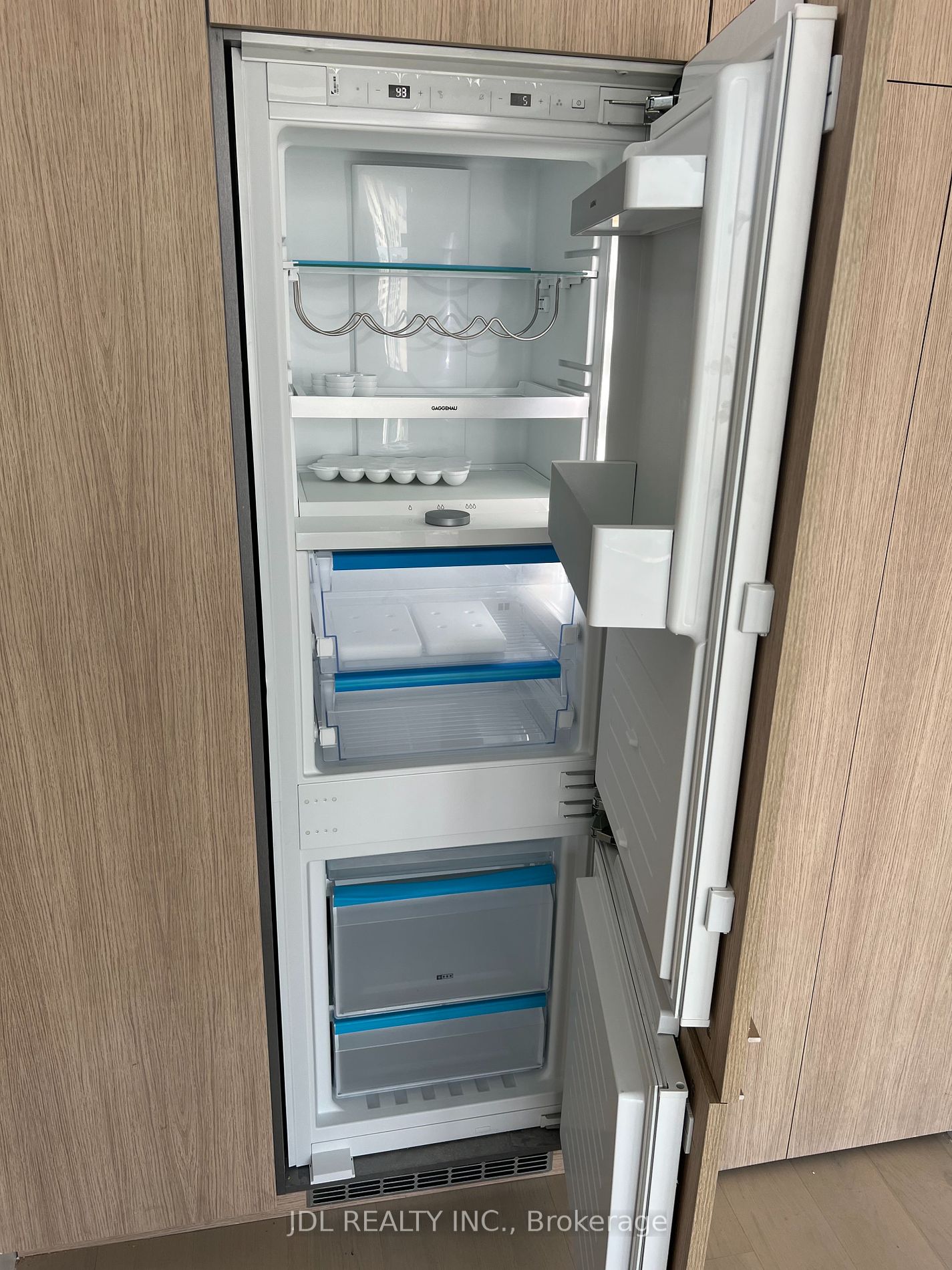 81 Wellesley St E, #1307