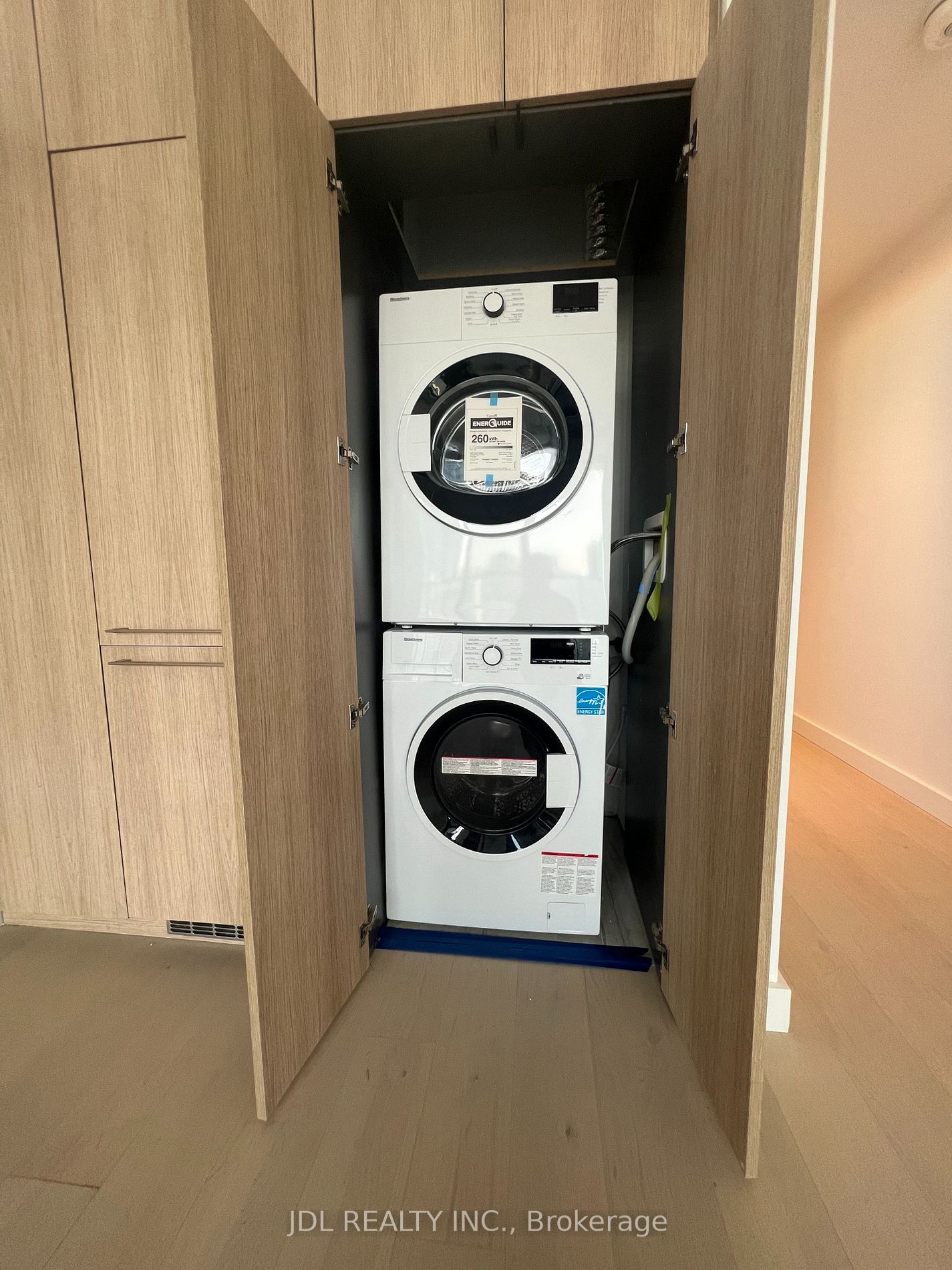 81 Wellesley St E, #1307