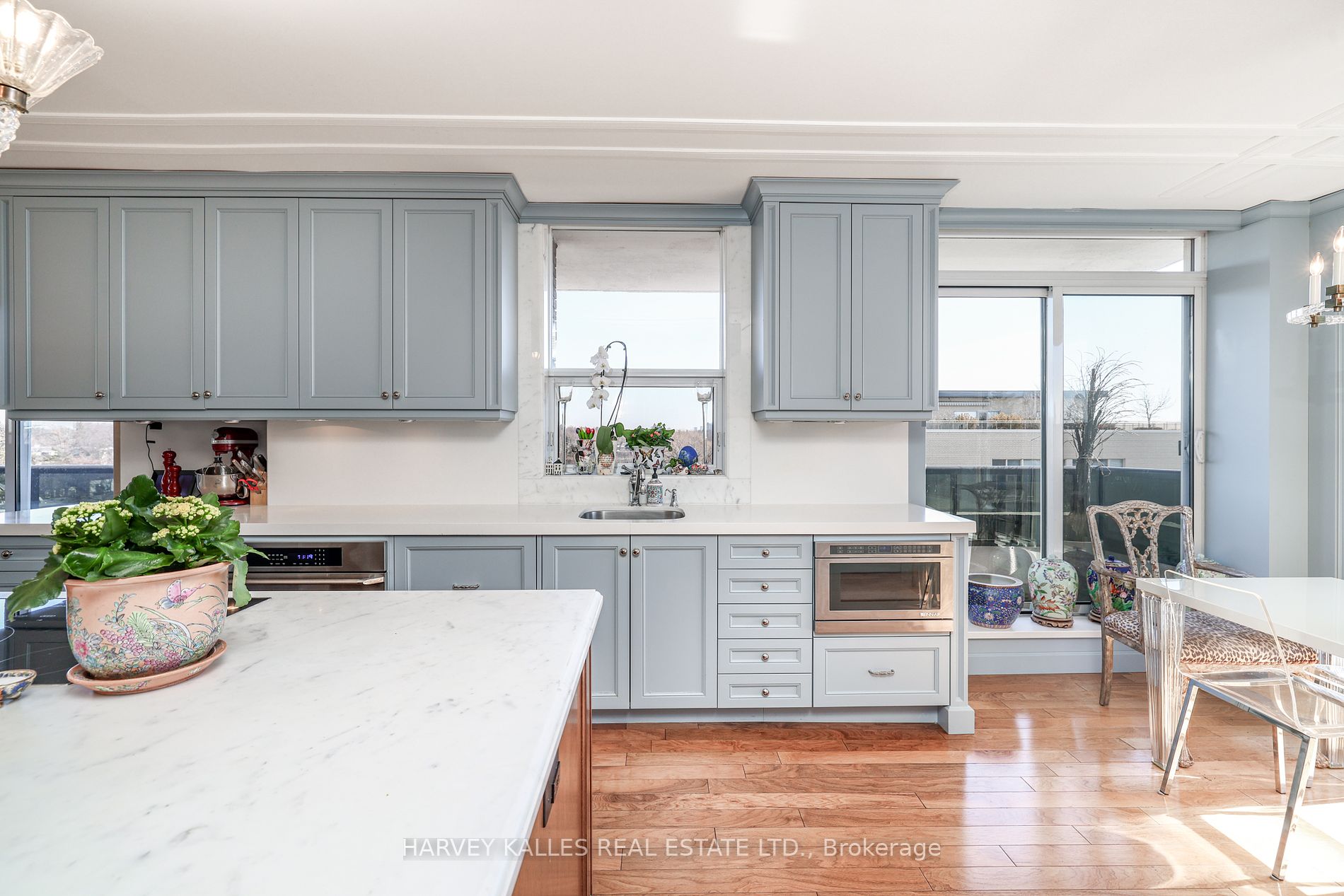 2600 Bathurst Street, #801