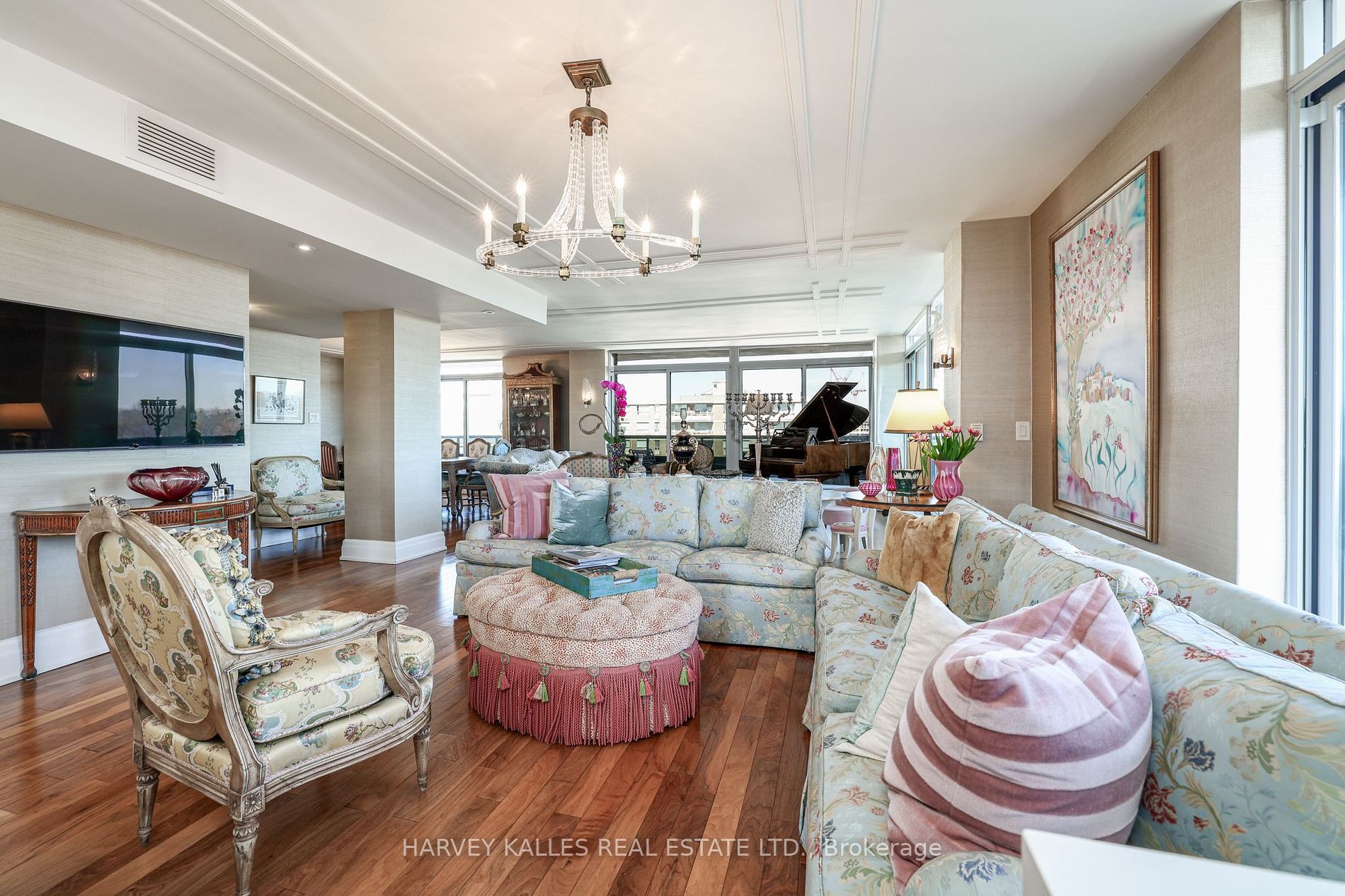 2600 Bathurst Street, #801