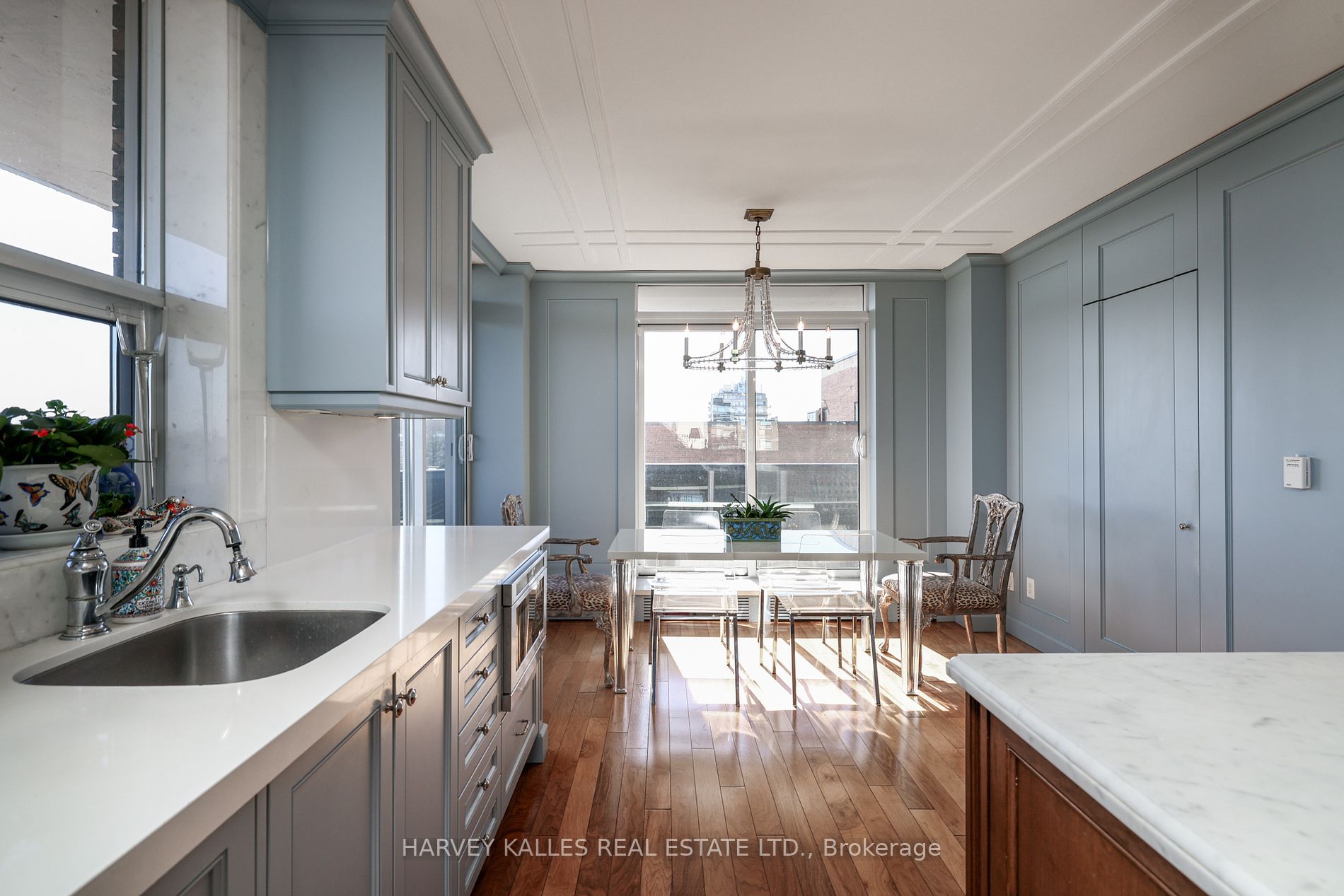2600 Bathurst Street, #801