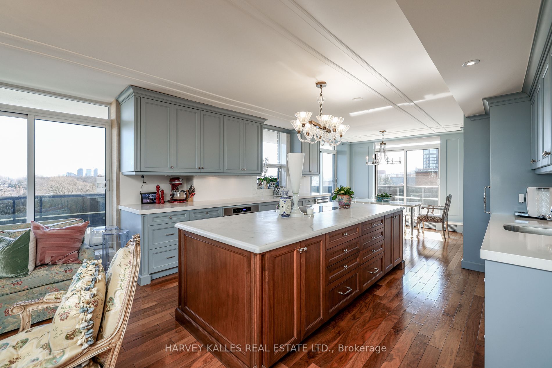 2600 Bathurst Street, #801