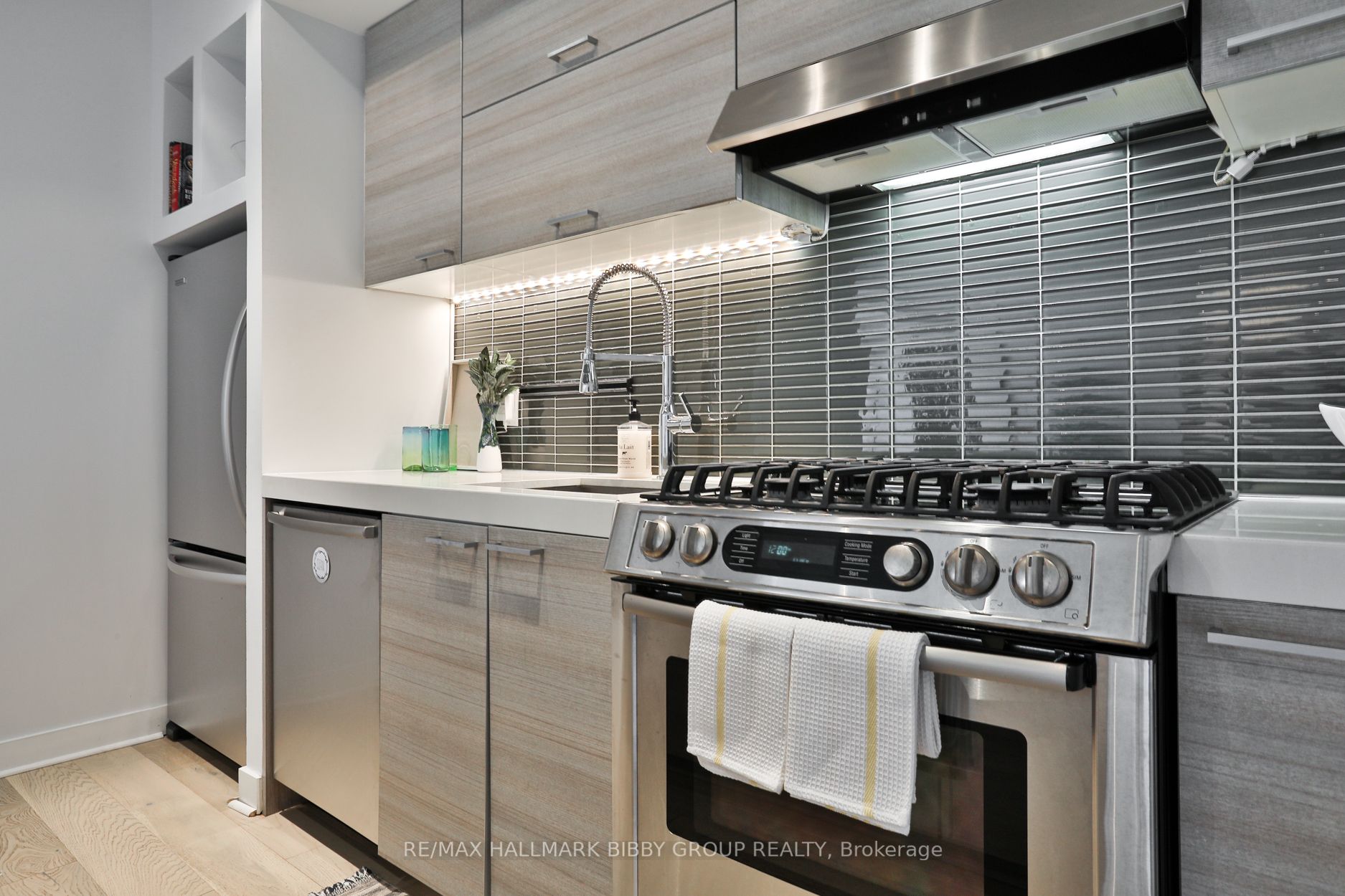 55 Stewart St, #637