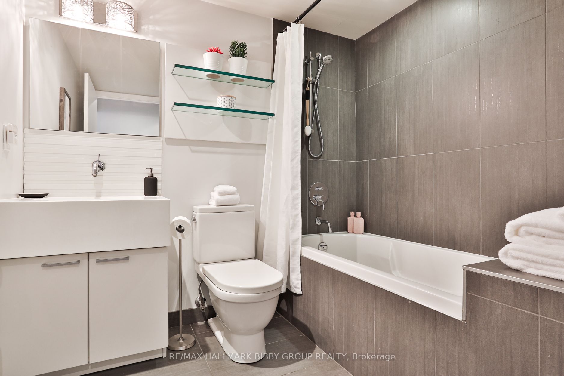 55 Stewart St, #637